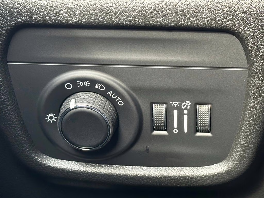 2025 Bright White Clearcoat Jeep Grand Cherokee L Altitude X 4X4 SUV