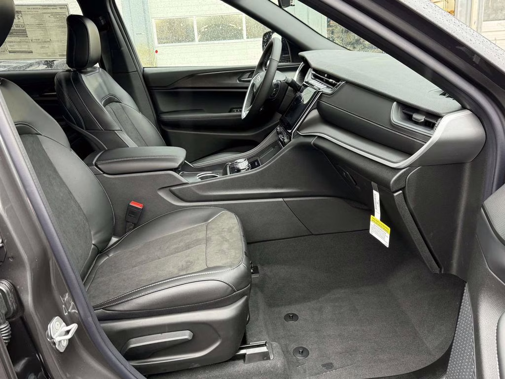 2025 Baltic Gray Metallic Clearcoat Jeep Grand Cherokee L Altitude X 4X4 SUV