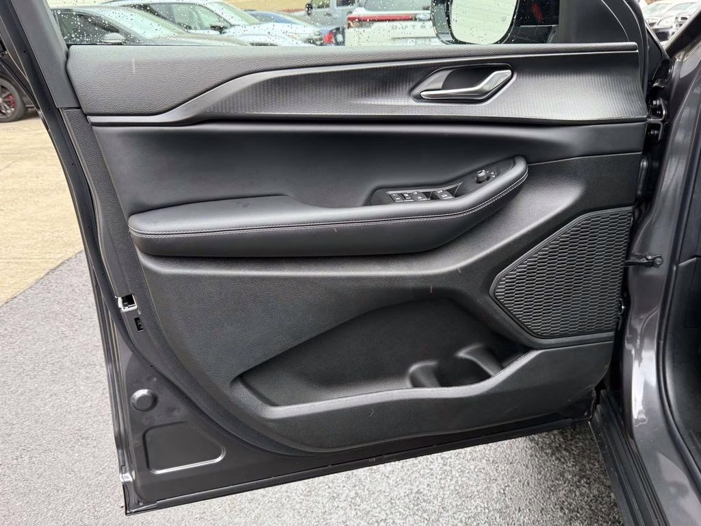 2025 Baltic Gray Metallic Clearcoat Jeep Grand Cherokee L Altitude X 4X4 SUV