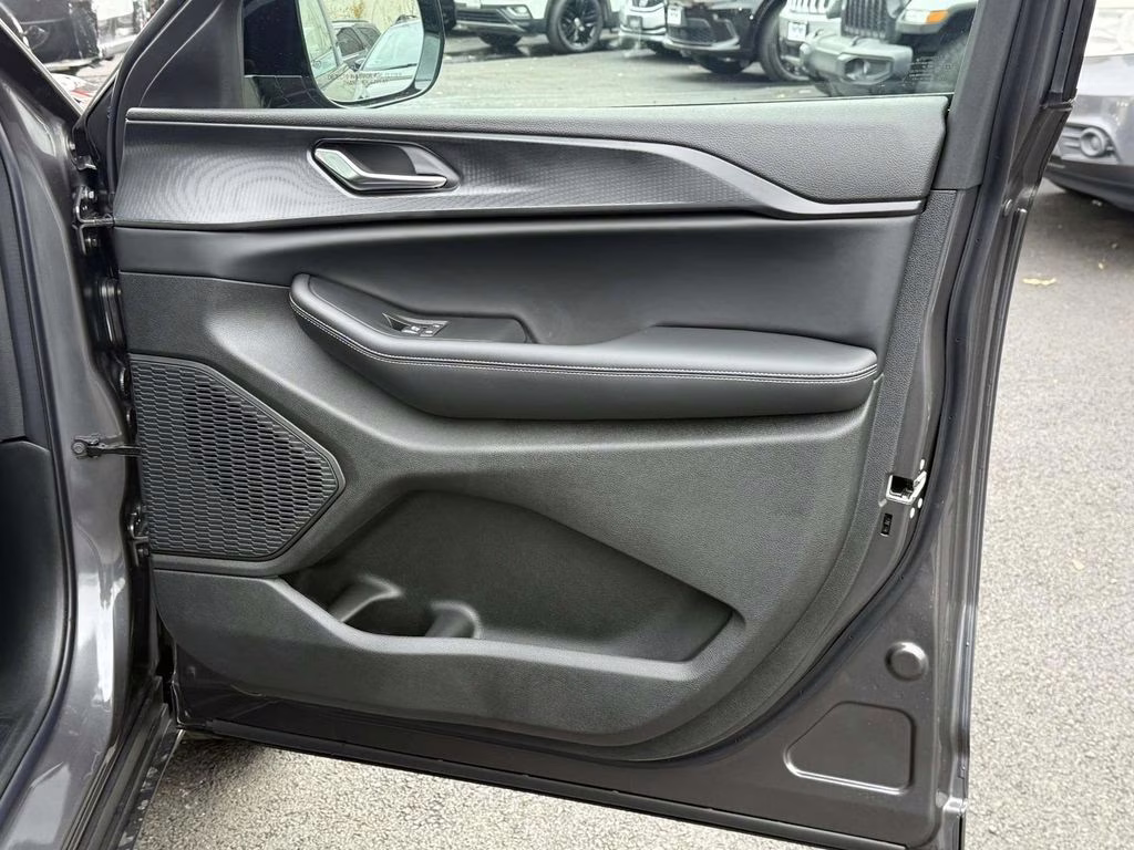 2025 Baltic Gray Metallic Clearcoat Jeep Grand Cherokee L Altitude X 4X4 SUV