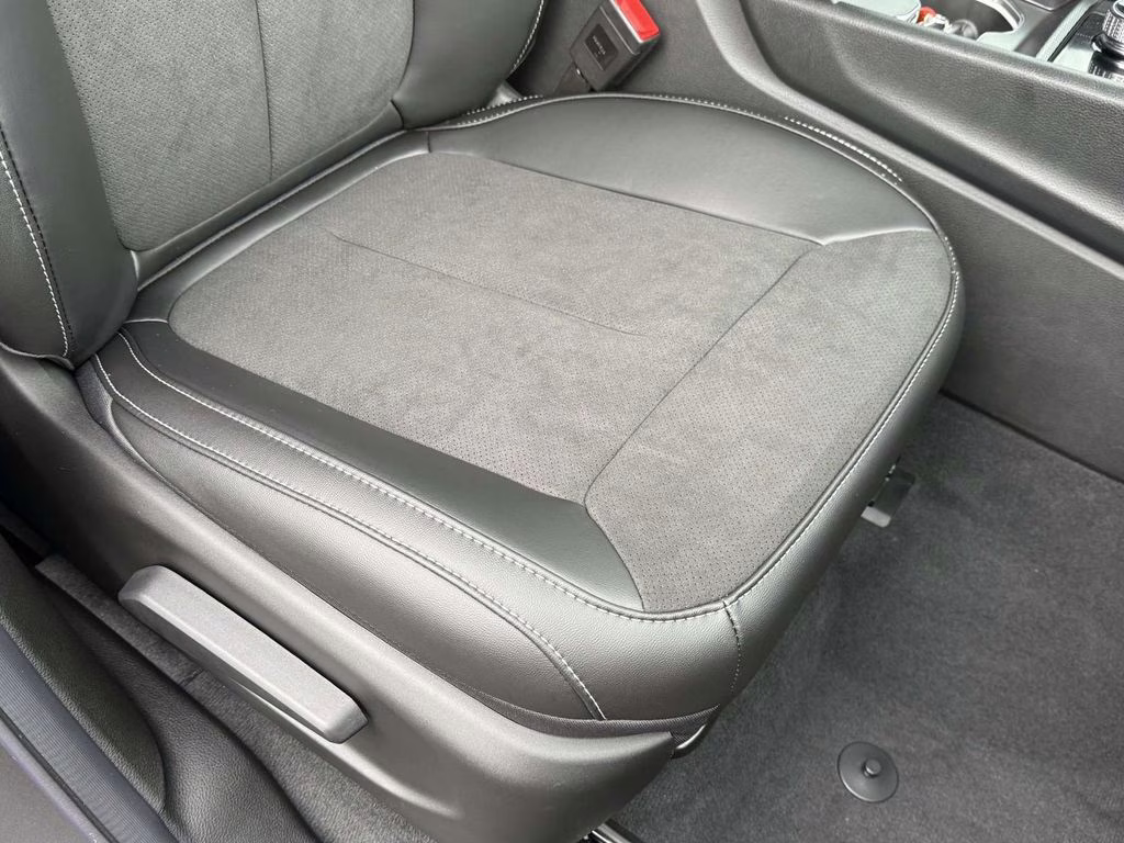 2025 Baltic Gray Metallic Clearcoat Jeep Grand Cherokee L Altitude X 4X4 SUV