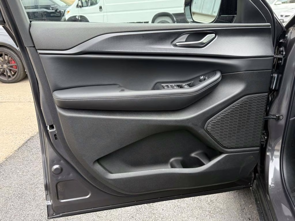 2025 Baltic Gray Metallic Clearcoat Jeep Grand Cherokee L Altitude X 4X4 SUV