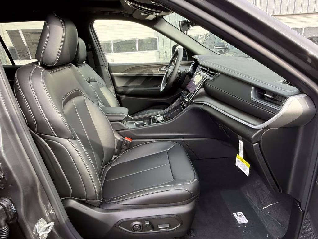 2025 Baltic Gray Metallic Clearcoat Jeep Grand Cherokee L Limited 4X4 SUV