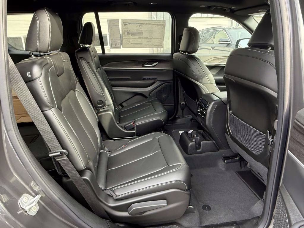 2025 Baltic Gray Metallic Clearcoat Jeep Grand Cherokee L Limited 4X4 SUV