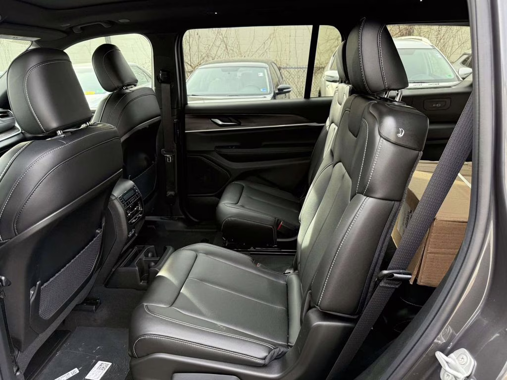 2025 Baltic Gray Metallic Clearcoat Jeep Grand Cherokee L Limited 4X4 SUV