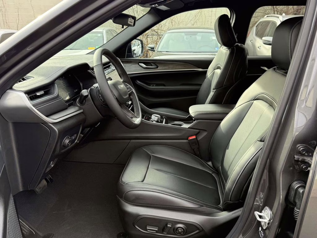 2025 Baltic Gray Metallic Clearcoat Jeep Grand Cherokee L Limited 4X4 SUV