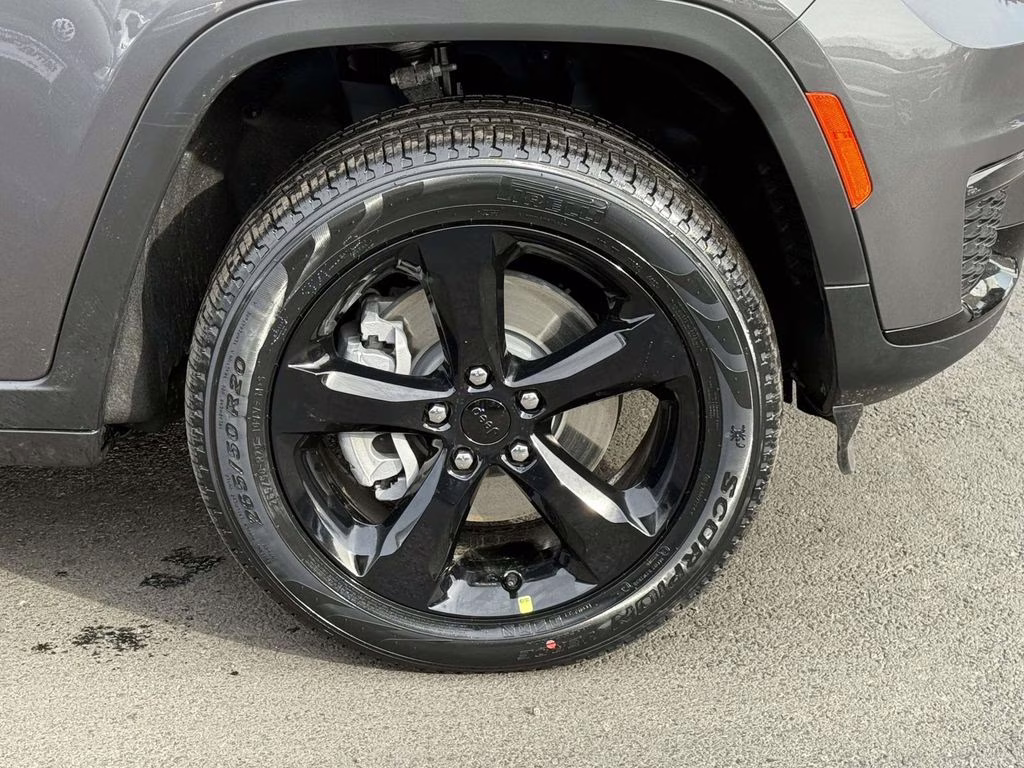 2025 Baltic Gray Metallic Clearcoat Jeep Grand Cherokee L Limited 4X4 SUV