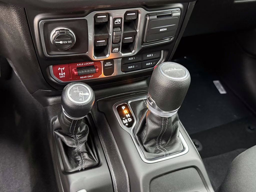 2026 reign Jeep Gladiator Mojave 4X4 Truck