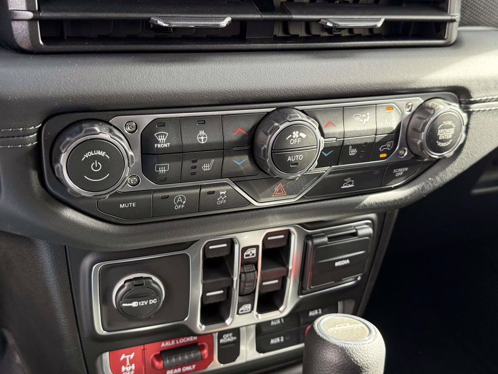 2026 reign Jeep Gladiator Mojave 4X4 Truck