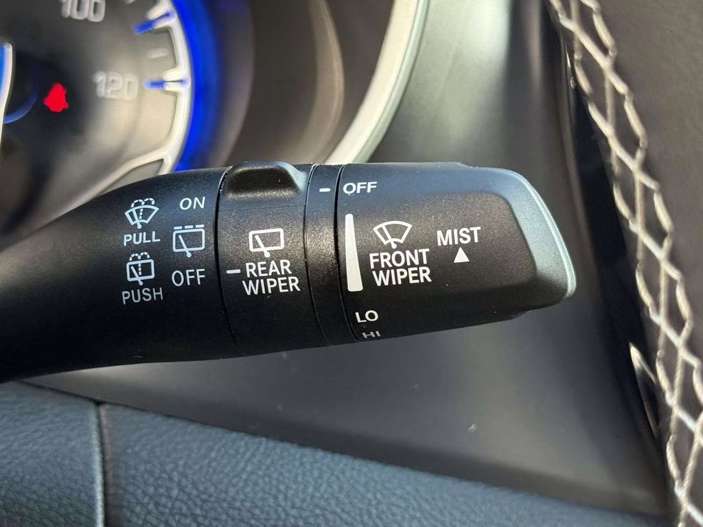 2026 Diamond Black Crystal Pearlcoat Chrysler Pacifica Select FWD Van