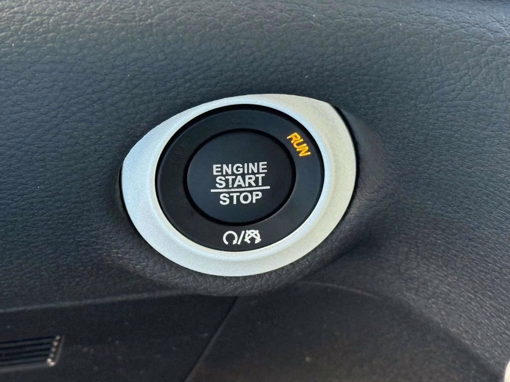 2026 Bright White Clearcoat Chrysler Pacifica Select FWD Van