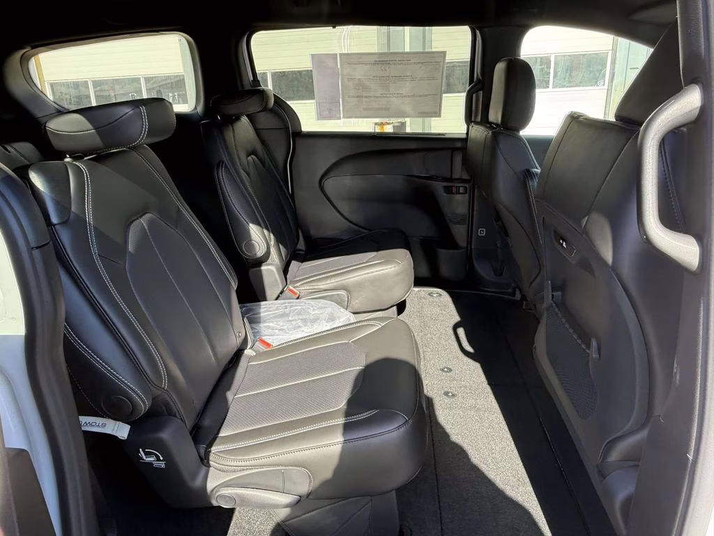 2026 Bright White Clearcoat Chrysler Pacifica Select FWD Van