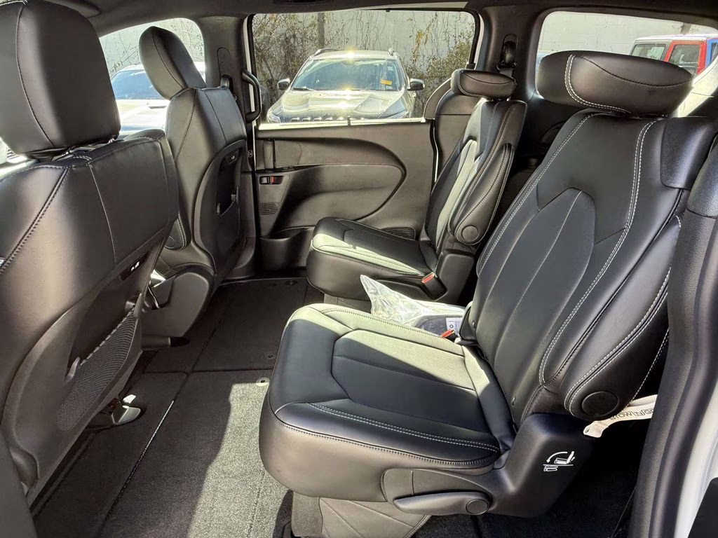 2026 Bright White Clearcoat Chrysler Pacifica Select FWD Van