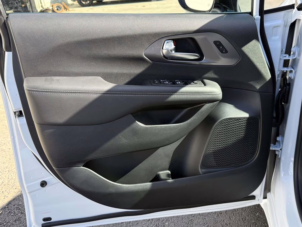 2026 Bright White Clearcoat Chrysler Pacifica Select FWD Van