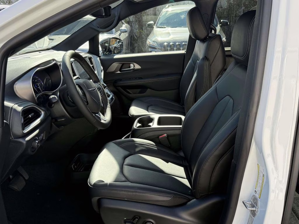 2026 Bright White Clearcoat Chrysler Pacifica Select FWD Van