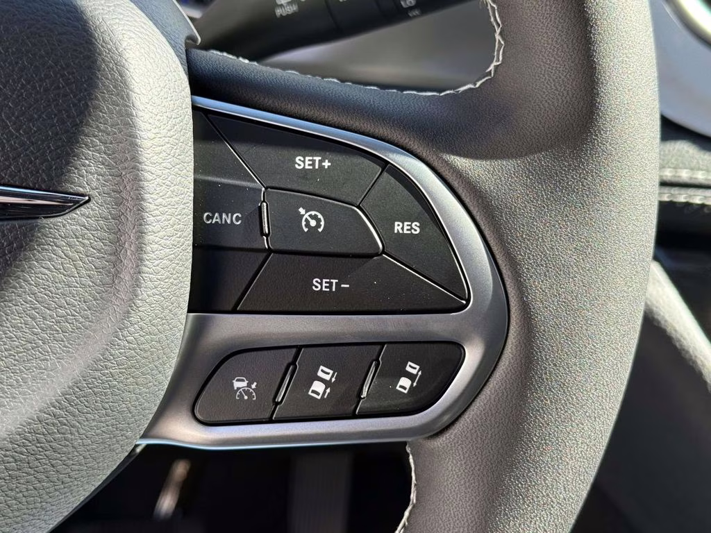 2026 Bright White Clearcoat Chrysler Pacifica Select FWD Van