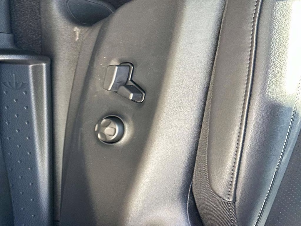 2026 Diamond Black Crystal Pearlcoat Chrysler Pacifica Select FWD Van