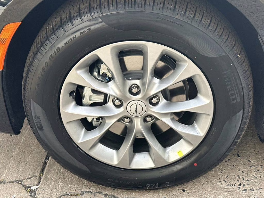 2026 Diamond Black Crystal Pearlcoat Chrysler Pacifica Limited FWD Van