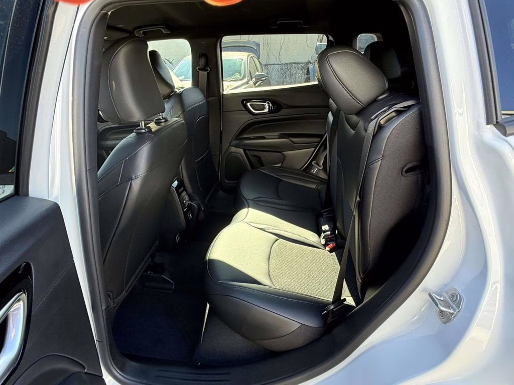 2026 Bright White Clearcoat Jeep Compass Latitude 4X4 SUV