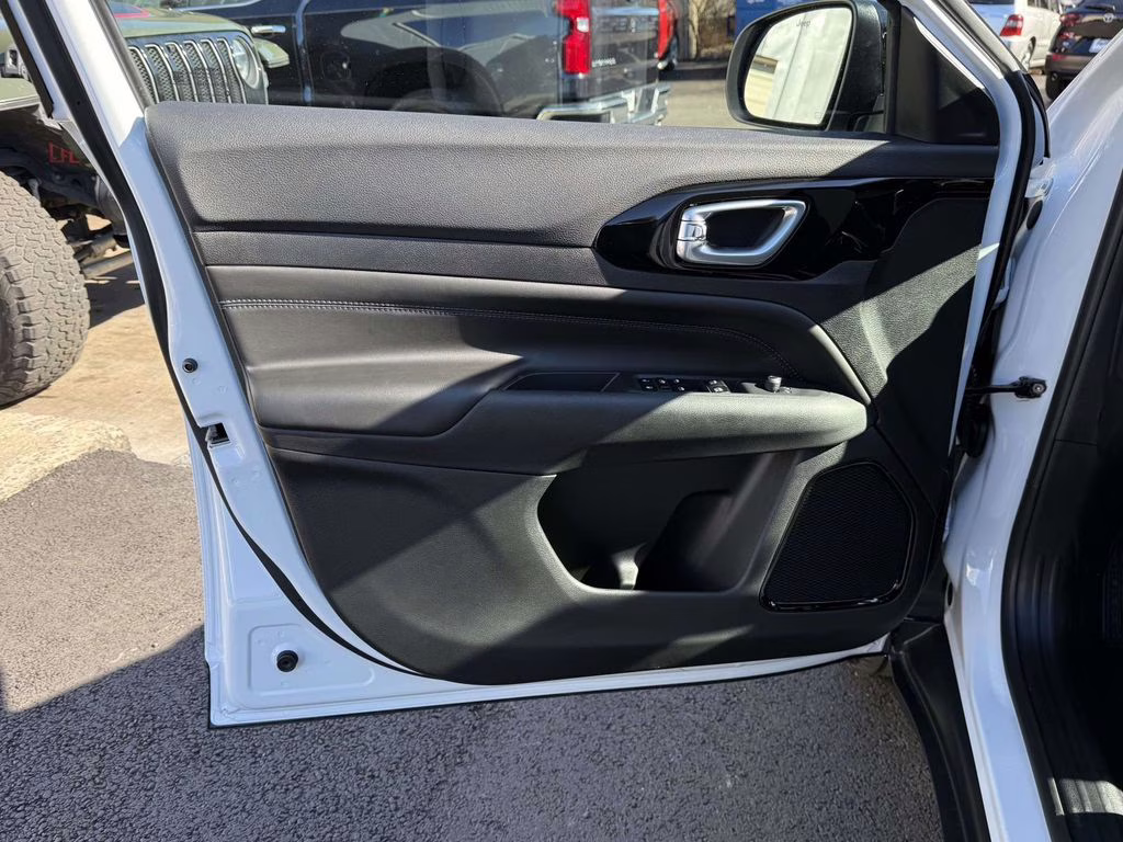 2026 Bright White Clearcoat Jeep Compass Latitude 4X4 SUV