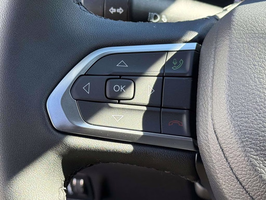 2026 Bright White Clearcoat Jeep Compass Latitude 4X4 SUV