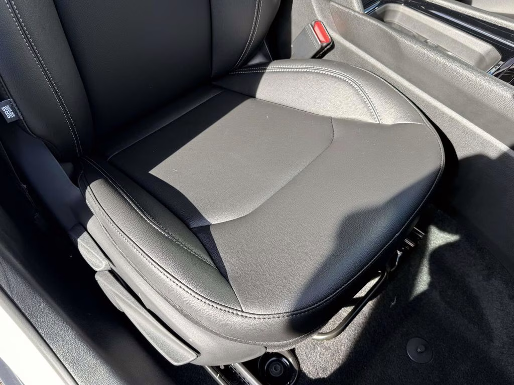 2026 Bright White Clearcoat Jeep Compass Limited 4X4 SUV