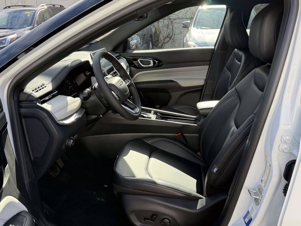 2026 Bright White Clearcoat Jeep Compass Limited 4X4 SUV