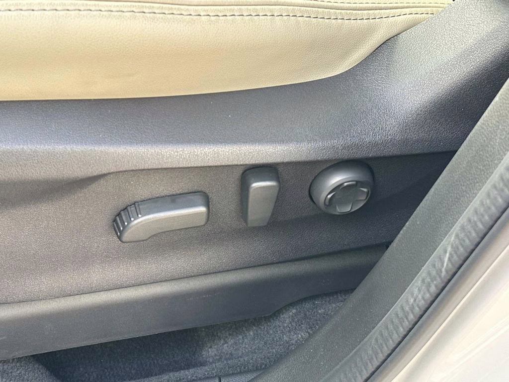 2025 Crystal White Pearl Subaru Ascent Limited AWD SUV