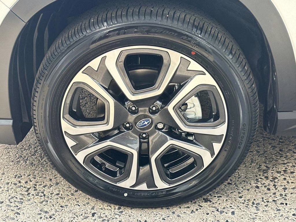 2025 Crystal White Pearl Subaru Ascent Limited AWD SUV