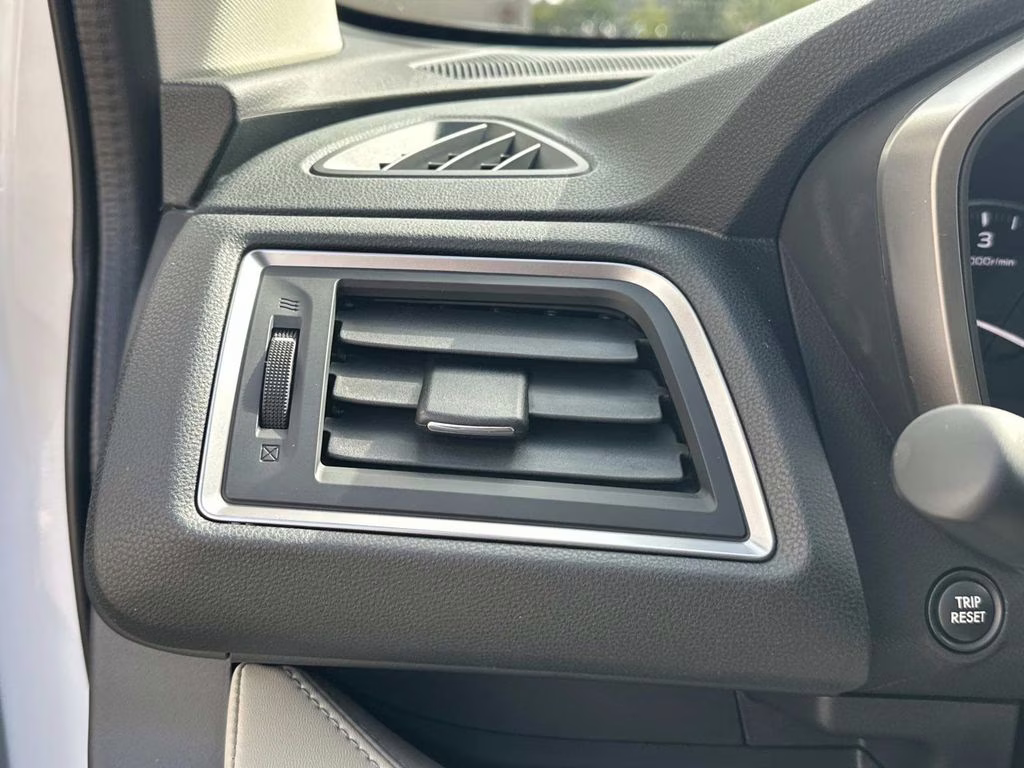 2025 Crystal White Pearl Subaru Ascent Limited AWD SUV