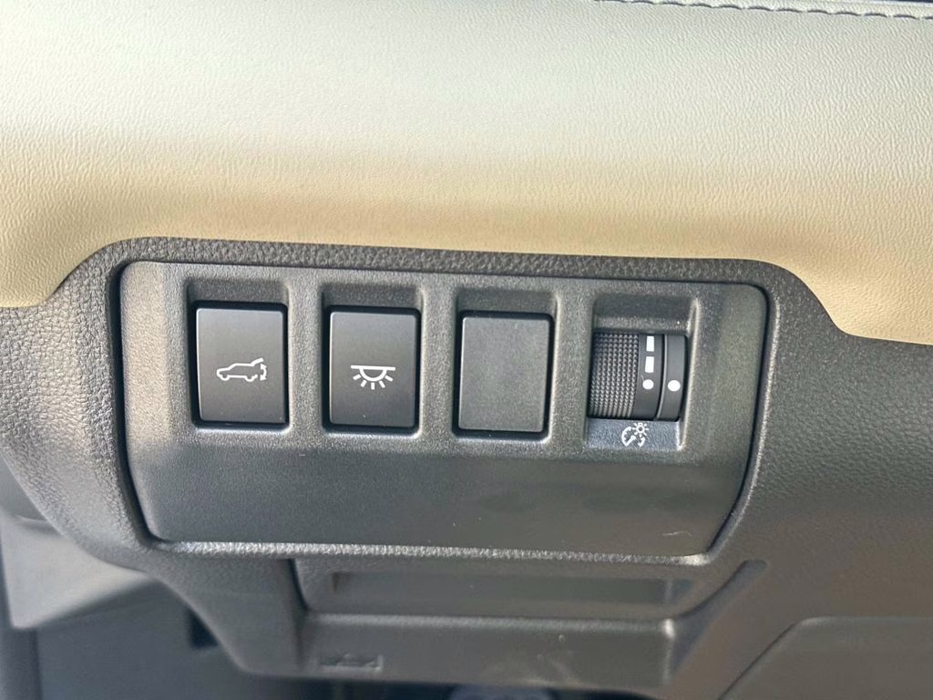 2025 Crystal White Pearl Subaru Ascent Limited AWD SUV