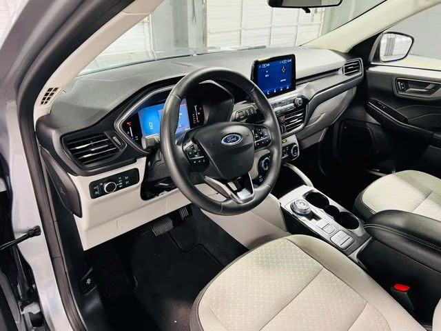 2023 Silver Metallic Ford Escape Hybrid Active FWD SUV