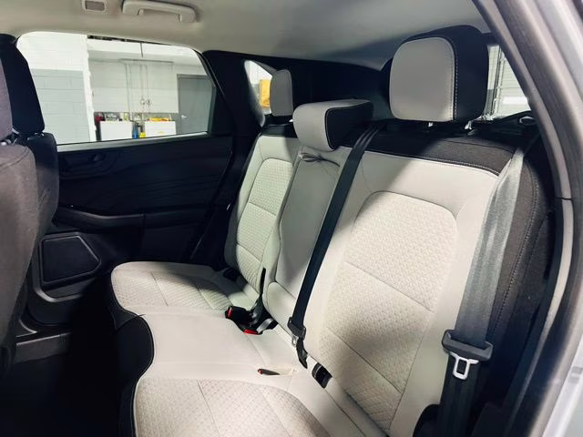 2023 Silver Metallic Ford Escape Hybrid Active FWD SUV