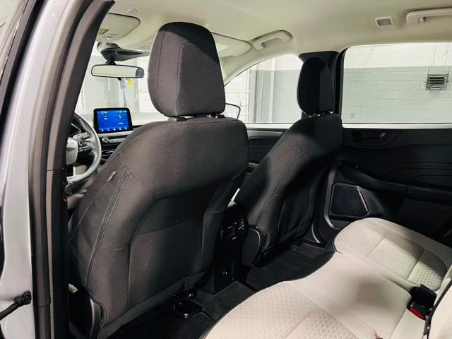 2023 Silver Metallic Ford Escape Hybrid Active FWD SUV