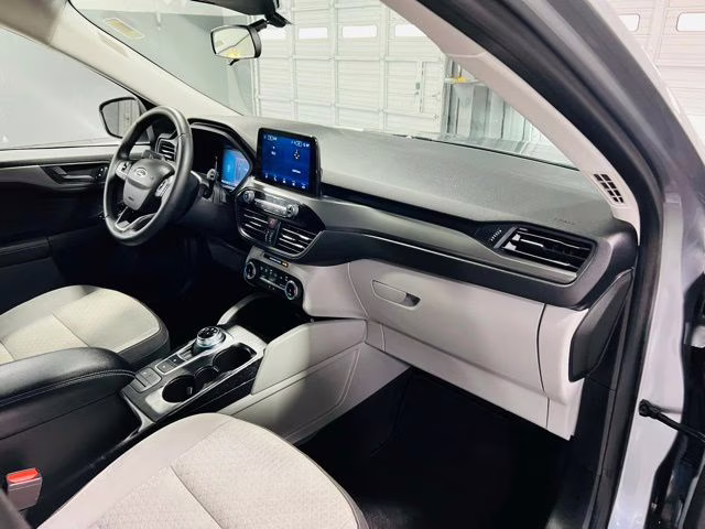 2023 Silver Metallic Ford Escape Hybrid Active FWD SUV