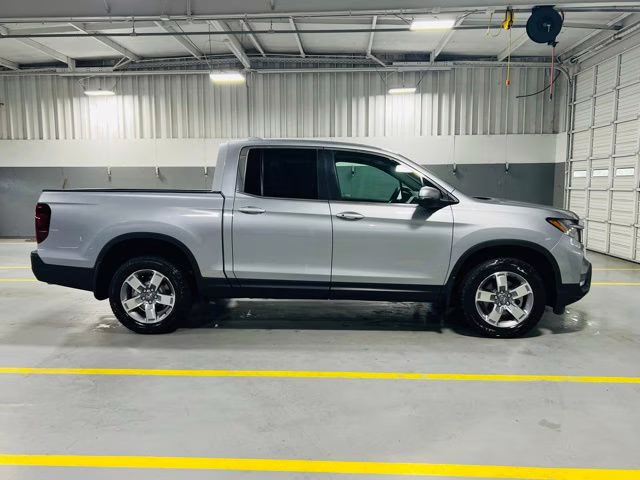 2026 Solar Silver Metallic Honda Ridgeline RTL AWD Truck