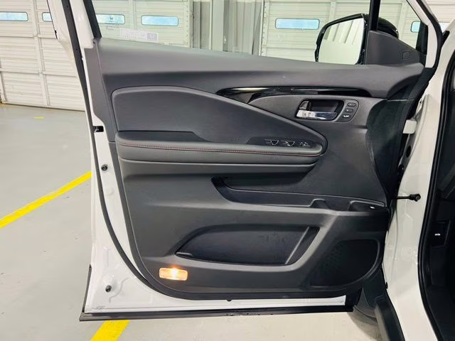 2026 Platinum White Pearl Honda Ridgeline Black Edition AWD Truck