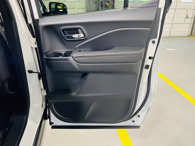 2026 Platinum White Pearl Honda Ridgeline Black Edition AWD Truck