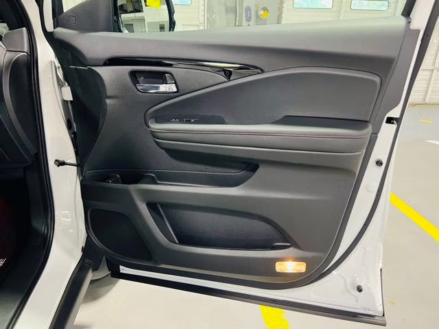 2026 Platinum White Pearl Honda Ridgeline Black Edition AWD Truck