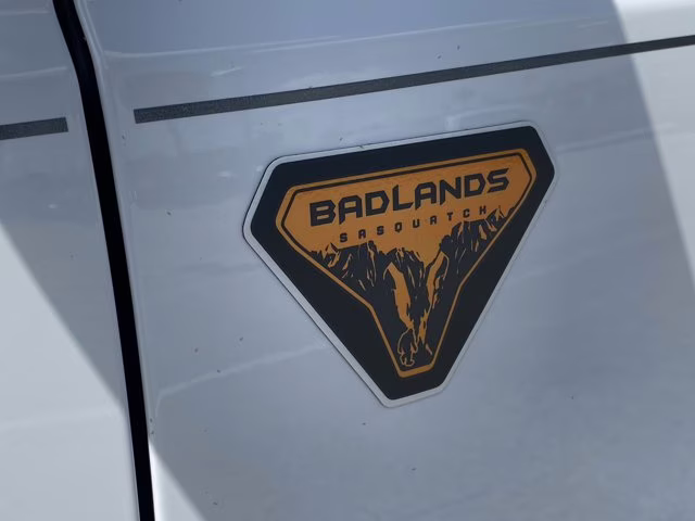 2026 Oxford White Ford Bronco Badlands 4X4 Convertible