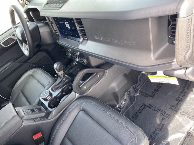 2026 Oxford White Ford Bronco Badlands 4X4 Convertible