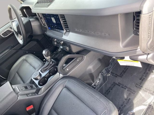 2026 Oxford White Ford Bronco Badlands 4X4 Convertible