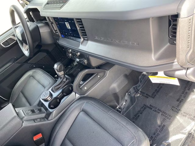 2026 Oxford White Ford Bronco Badlands 4X4 Convertible