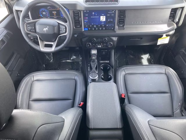 2026 Oxford White Ford Bronco Badlands 4X4 Convertible