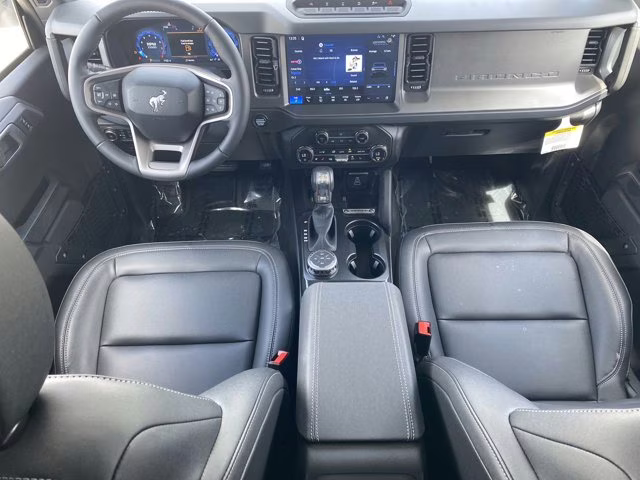 2026 Oxford White Ford Bronco Badlands 4X4 Convertible