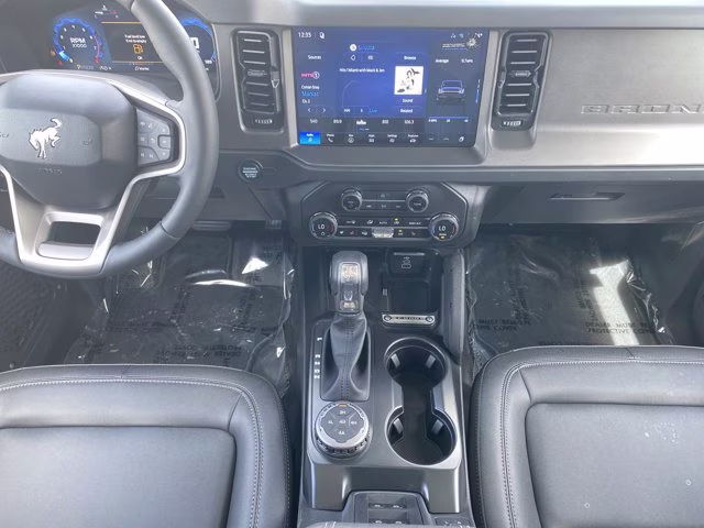 2026 Oxford White Ford Bronco Badlands 4X4 Convertible