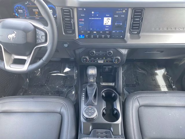 2026 Oxford White Ford Bronco Badlands 4X4 Convertible