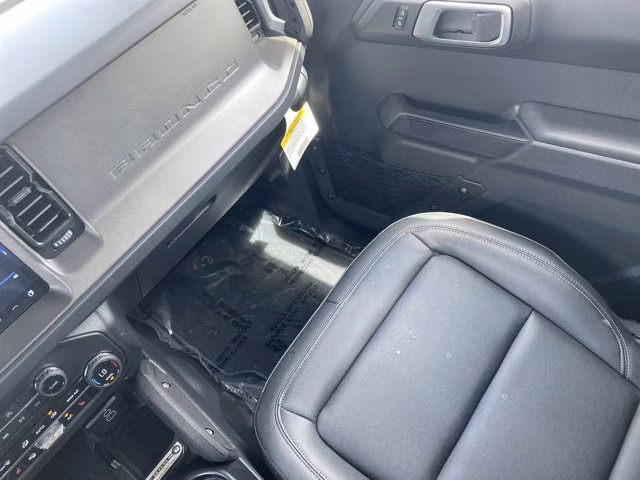 2026 Oxford White Ford Bronco Badlands 4X4 Convertible