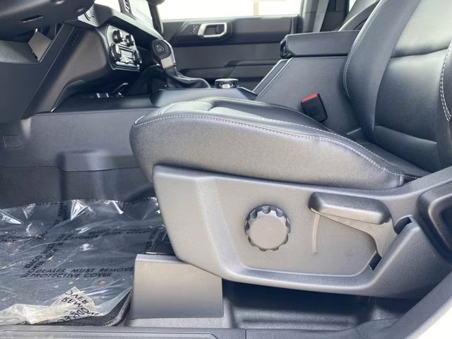 2026 Oxford White Ford Bronco Badlands 4X4 Convertible