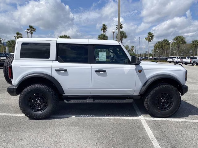 2026 Oxford White Ford Bronco Badlands 4X4 Convertible